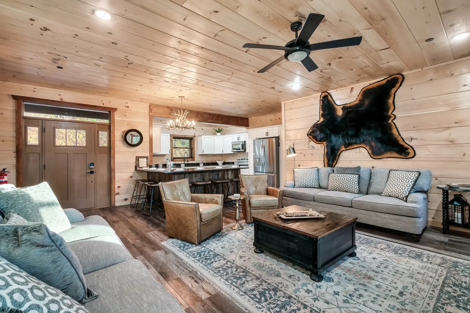 Luxury Cabin 5 min Smoky Mtns + Indoor Pool — photo 1